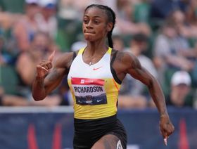 كولمان يدافع عن صديقته البطلة بعد احتجازها بسبب العنف الأسري