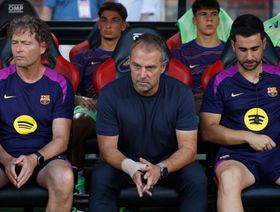 فليك غاضب من مستوى برشلونة ويبرر هدف فيران توريس المثير للجدل