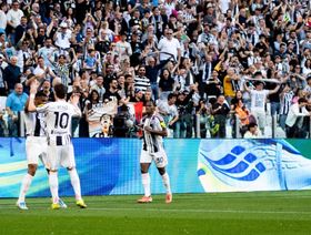 شاهد.. يوفنتوس يتفوق على جنوى بثنائية ويضيّق الخناق على كومو