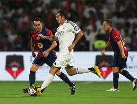 تعرف على أبرز 5 لاعبين حملوا ألوان برشلونة وريال مدريد