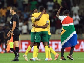 جنوب إفريقيا تتأهل إلى كأس العالم بالفوز على رواندا ونيجيريا إلى الملحق