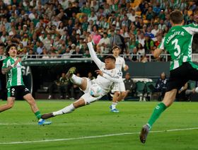 شاهد.. بيتيس يصعق ريال مدريد في 90+4 وقد يجبره على ممر شرفي