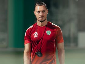 الأهلي السعودي يجدد ثقته بالمدرب يايسله حتى 2027