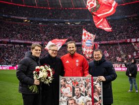 إدارة بايرن تكرم كين بعد الوصول إلى 500 هدف