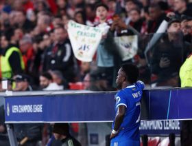 الاتحاد البرازيلي يطالب "يويفا" بعقوبات رادعة ضد العنصرية تجاه فينيسيوس