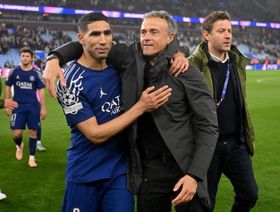 لماذا يخشى لويس إنريكي عواقب فوز أشرف حكيمي بجائزة أفضل لاعب إفريقي؟