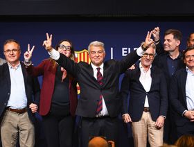 جوان لابورتا يعتزم تجديد عقد هانزي فليك ويشيد بجواو كانسيلو