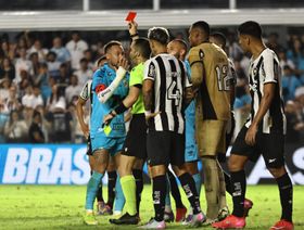 نيمار "المطرود" يتقدم بالاعتذار بعد وداع سانتوس بسبب تقليد مارادونا