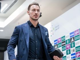 لايبزيغ قد يريح الأهلي السعودي ويتعاقد مع المدرب يايسله