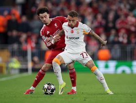 غلطة سراي يقاضي ليفربول بعد "قطع إصبع" لاعبه و"يويفا" يحقق