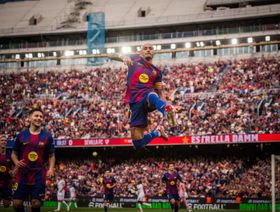 برشلونة يستهل الإعداد للموسم الجديد بمواجهة تاريخية في إنجلترا