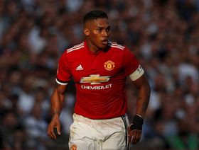لاعب سابق في مانشستر يونايتد ينقذ رجلاً من الانتحار بالإكوادور
