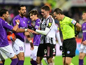 التعادل يحسم موقعة "القذائف والعنصرية" بين فيورنتينا ويوفنتوس