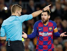 تشاؤم في برشلونة من الحكم توربان قبل مواجهة إنتر ميلان