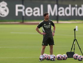 ألونسو يواصل فرض هيمنته في ريال مدريد بتغيير الطاقم الطبي