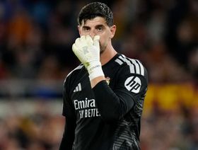 كورتوا يتفوق على نجوم الوسط.. رقم صادم يكشف مشكلة ريال مدريد أمام روما
