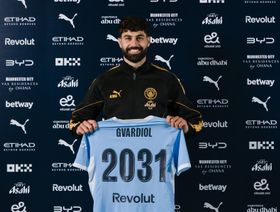 مانشستر سيتي يمدد عقد المدافع غفارديول حتى 2031