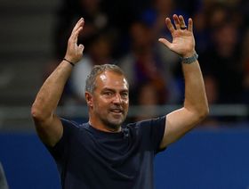 فليك يعلّق على عنف خيتافي ضد برشلونة وإصابة فيرمين