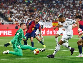 فويتشيك تشيزني أبرز ضحايا كيليان مبابي و"لا يخشاه" خلال الكلاسيكو