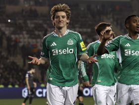 نيوكاسل يسحق كاراباغ بسداسية ويقترب من التأهل في أبطال أوروبا