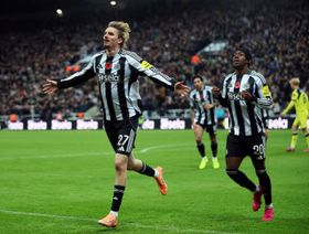 نيوكاسل يهزم توتنهام ويكمل عقد المتأهلين لربع نهائي كأس الرابطة