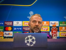 فليك يحذر لاعبي برشلونة قبل مواجهة فرانكفورت في دوري أبطال أوروبا