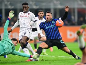 برشلونة يتابع بديلاً محتملاً لباستوني من الدوري الإيطالي