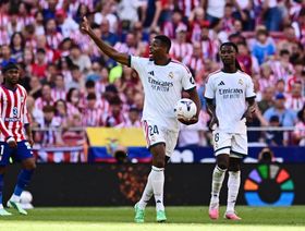 لماذا يظهر دومفريس بوجهين مختلفين مع هولندا وريال مدريد؟