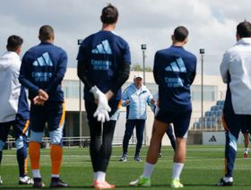 أنشيلوتي لا يعتبر برشلونة مرشحاً بالكلاسيكو.. ويرحّب بتشابي ألونسو