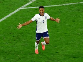 واتكينز يصل الرياض تمهيداً للتعاقد مع الهلال
