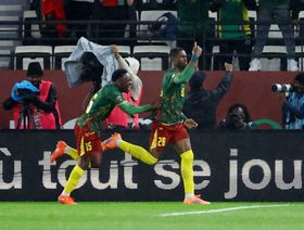 الكاميرون تعبر جنوب إفريقيا وتواجه المغرب في ربع نهائي كأس إفريقيا