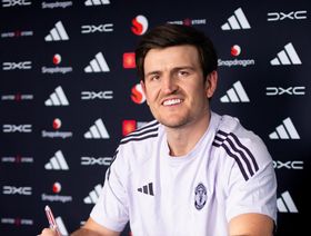 هاري ماغواير يجدّد عقده مع مانشستر يونايتد للمنافسة على "الألقاب الكبرى"