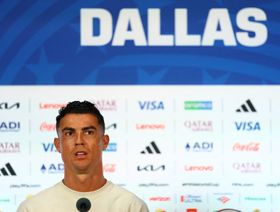 "ابقَ قوياً يا ليو".. رونالدو يواسي ميسي بعد وفاة والده