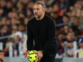 فليك يفاجئ الجميع: هذا اللاعب يغيب عن برشلونة "لمشكلة شخصية"