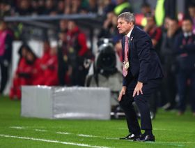 استقالة مدرب صربيا عقب الهزيمة أمام ألبانيا