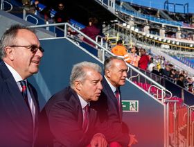 جوان لابورتا يعتبر هانزي فليك "ظاهرة" ومرتاح لتقليص الفارق مع ريال مدريد