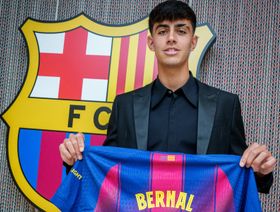 "وُلد ليلعب هنا".. برشلونة يكافئ بيرنال بعقد جديد وشرط جزائي ضخم