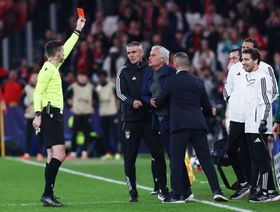 تحذير لريال مدريد ومورينيو.. حكم مثير للجدل يدير مواجهة روما