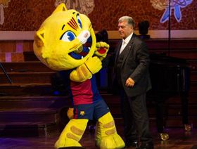 غريم جوان لابورتا يتهمه بتضارب المصالح قبل انتخابات برشلونة