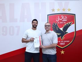 الأهلي يرد على حسام حسن بتمديد عقد محمد الشناوي لمدة عامين