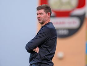 جيرارد: تراجع ليفربول لا يشكل "أزمة" وسلوت يحتاج إلى حلول