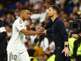 قلق في ريال مدريد بسبب "انقطاع التواصل" بين ألونسو واللاعبين