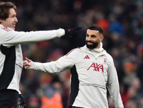 لقطة وفاء لصلاح.. جمهور ليفربول يُشيد بتصرف كييزا ضد برايتون