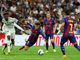 لماذا سقط هانزي فليك في الكلاسيكو؟ 4 أسباب وراء هزيمة برشلونة