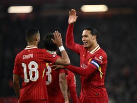 فان دايك قائد ليفربول يرفض انتقال صديقه غاكبو إلى مانشستر سيتي