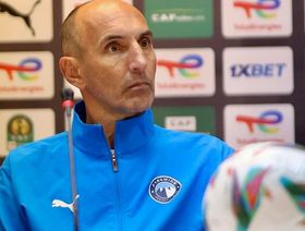 مدرب بيراميدز ينفجر: قرارات حكام الفيديو في صالح الزمالك دائماً