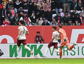 شاهد.. خطأ فادح لمانويل نوير يسبّب أسرع هدف في تاريخ الدوري الألماني