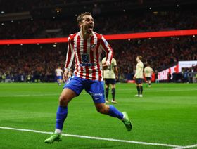 شاهد.. أتلتيكو يلقن برشلونة درساً قاسياً في الشوط الأول