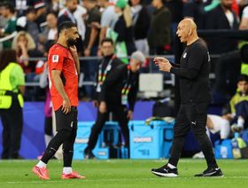 شاهد.. محمد صلاح طلب "التغيير المبكر" فهل يلحق بمباراة أستراليا؟
