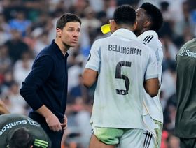 بيلينغهام يهاجم "المُهرجّين" بسبب "شائعات" عن علاقته بألونسو